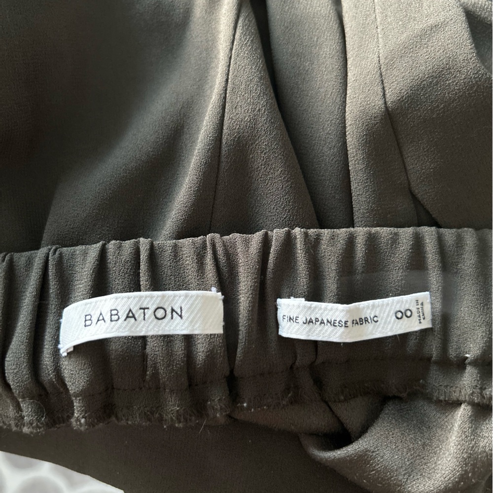 Aritzia Babaton Fine Japanese Fabric Cropped Pants 
Size 00